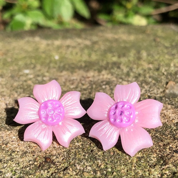 Handmade Polymer Clay Flower Earrings - Picture 5 of 14